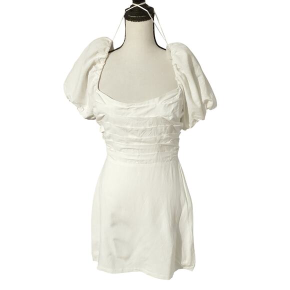 ASTR Little White Dress puff sleeves cut out back Size M Linen Blend Soroity - Picture 1 of 5